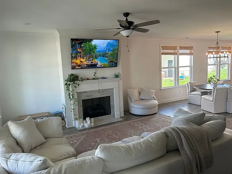 3477 Milford Dr — Photo 3