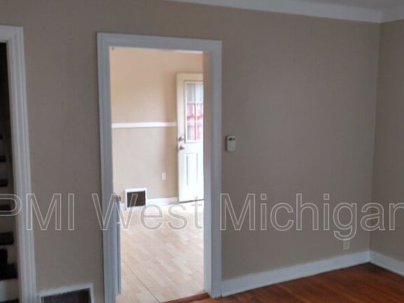 5th image of 1948 Silver Ave SE