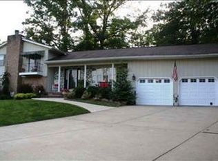 3 Shawnee Oaks Dr, Huntington, WV 25705