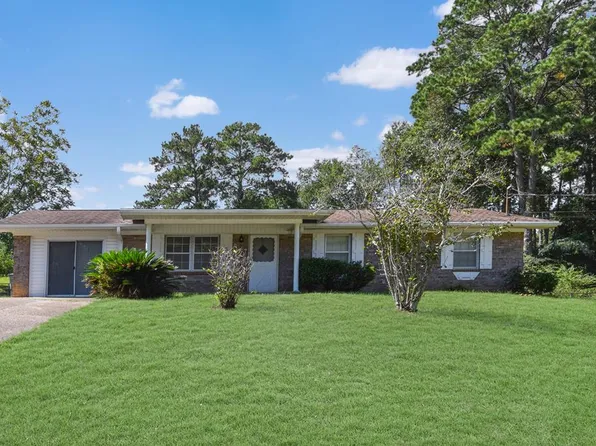 3 Springdale Cir, Daleville, AL 36322
