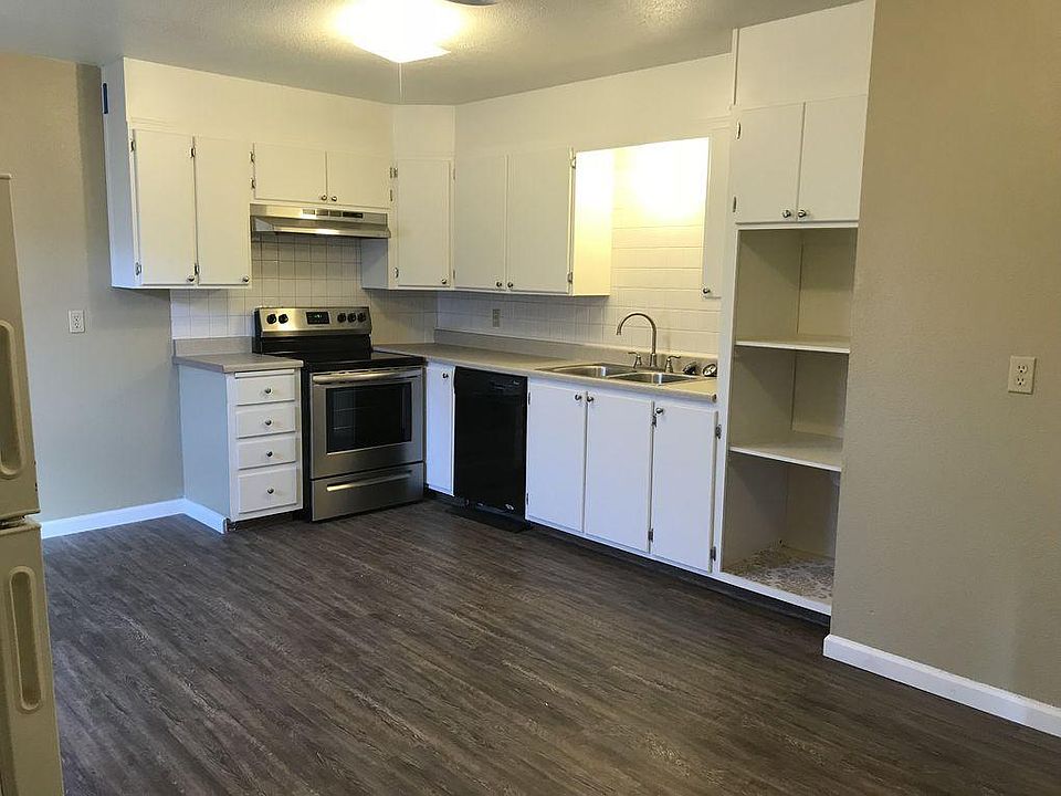 1st image of 6205 Lawrence Blvd #B
