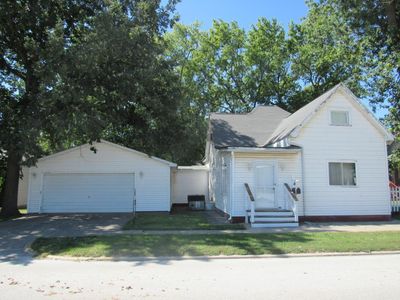 311 N Vine St, Arthur, IL, 61911