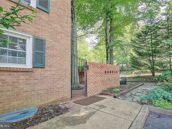 5th image of 1601 Carlyle Dr