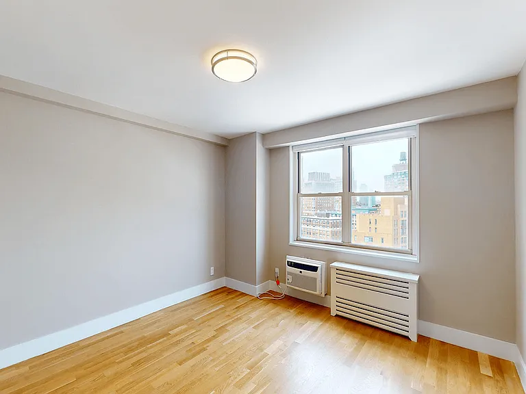 310 Greenwich St #20C — Photo 9