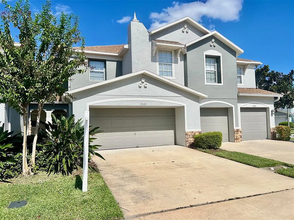 3 bed, 2.5 bath, 1734 sqft, $2,195 — Photo 1
