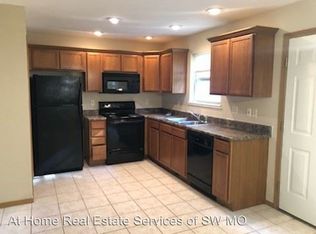 1833 N Plaza Dr, Nixa, MO 65714