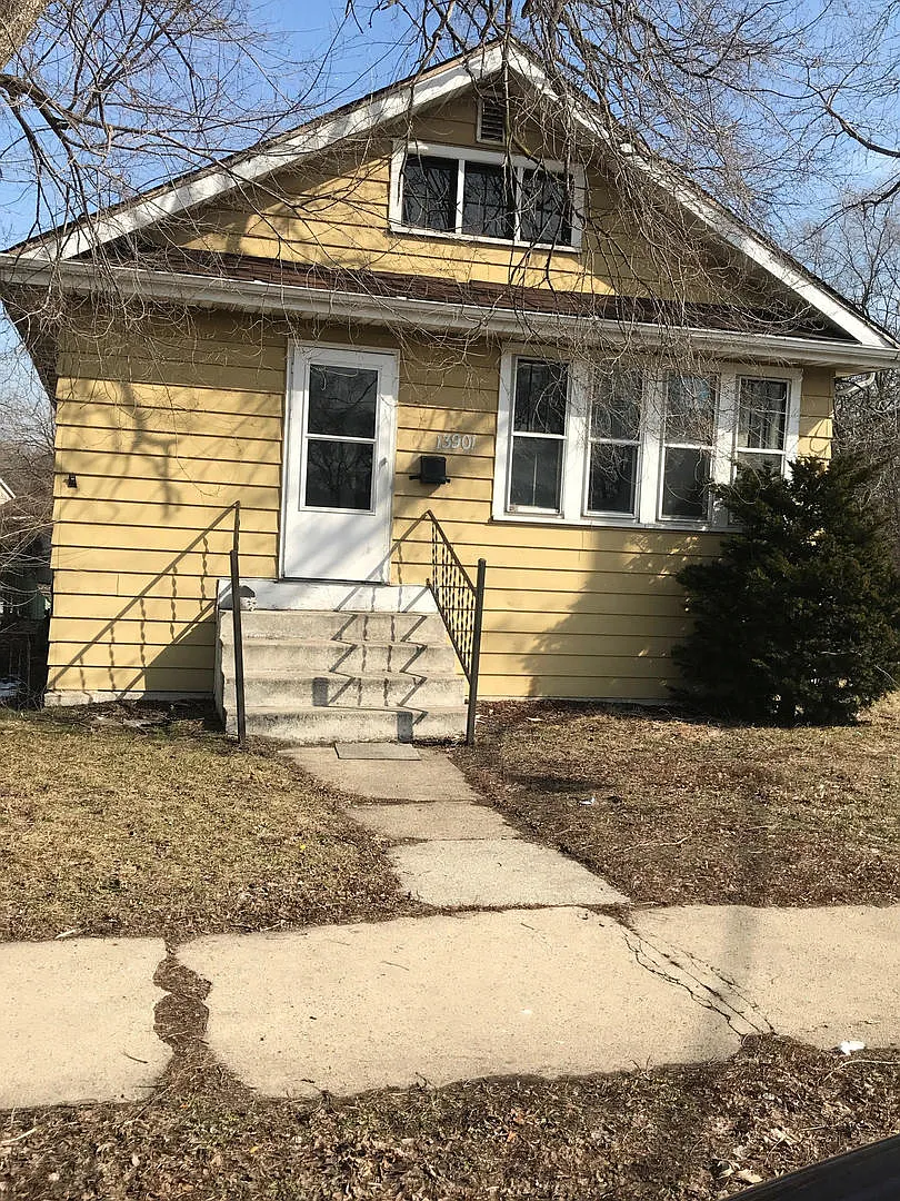 13901 Lincoln Ave photo 1
