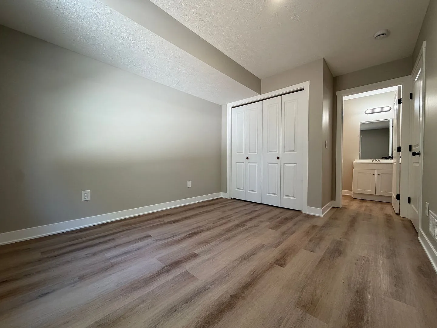 3 bed, 3.0 bath, 1100 sqft, $1,590 — Photo 4