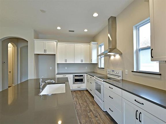 5th image of 958 Molly Cir