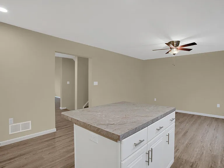 32 Parker Spring Ave — Photo 2