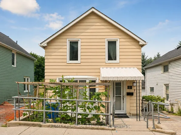 28 Machell Ave, Aurora, ON L4G 2R7