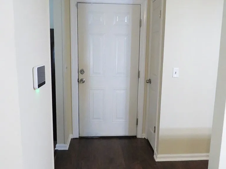 879 Arlington Dr — Photo 2