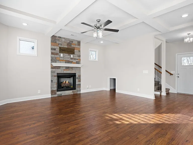 101 Lucerne Ln — Photo 8