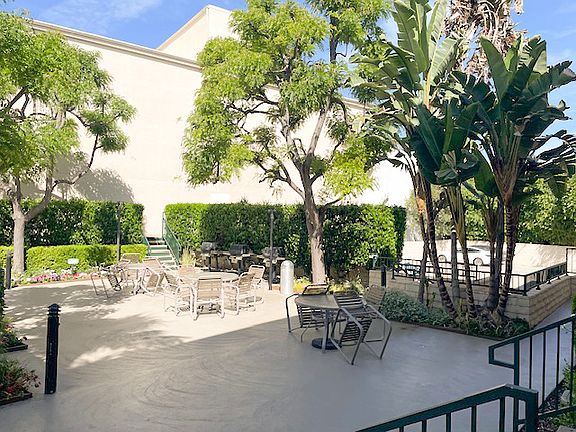 4th image of 4501 Cedros Ave Unit 117