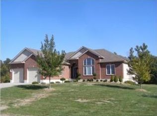 1607 Deer Run Rd, Oak Grove, MO 64075