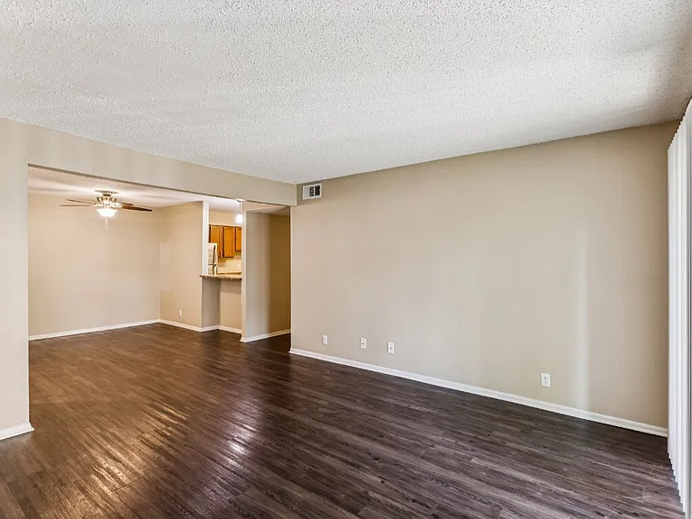 Ashford Place Apartments — Photo 53