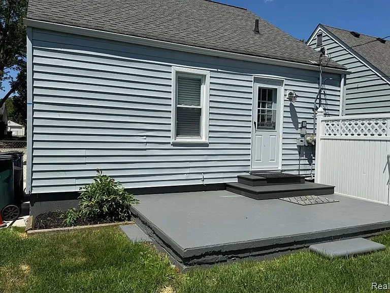 128 Girard Ave — Photo 28