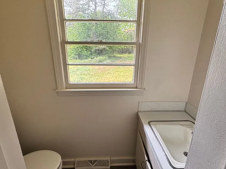 1223 Masonic Dr — Photo 16