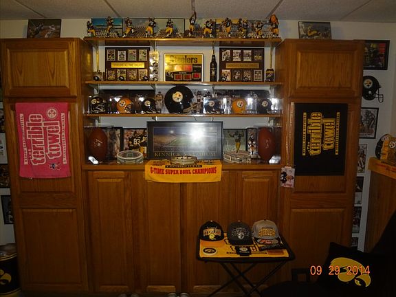4th bedroom built in shelves
