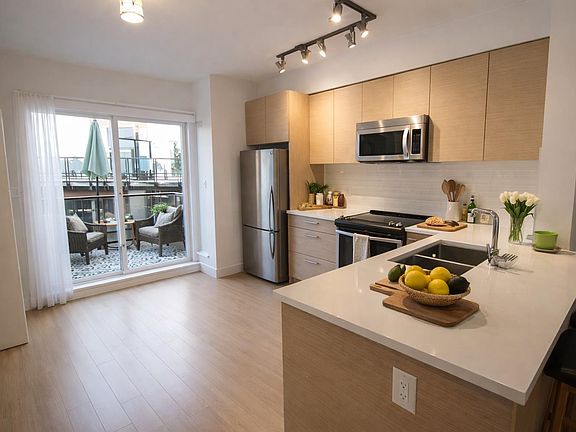 3rd image of 909 Clarke Rd #6
