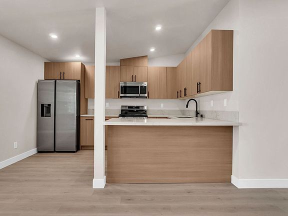 3rd image of 1035 S 39th St #B