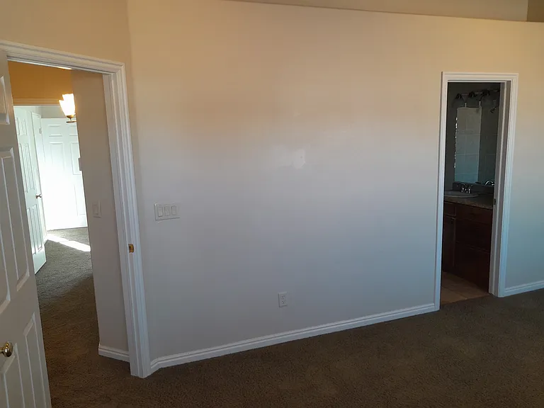 bed 2 bath 2 door