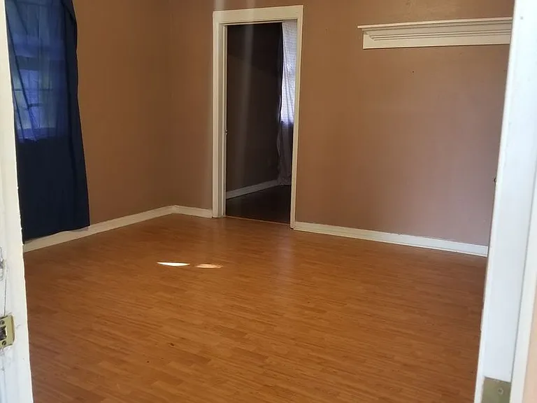398 N Spring St — Photo 2