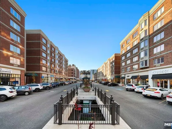 5409 City Pl, Edgewater, NJ 07020