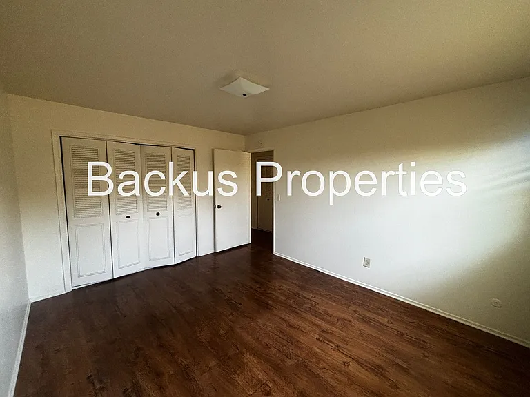 Iverson St 940 — Photo 13