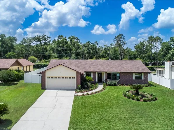9203 Kingsridge Dr, Temple Terrace, FL 33637