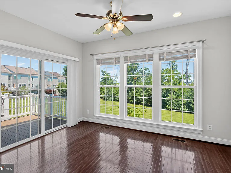 25450 Hopton House Ter — Photo 30