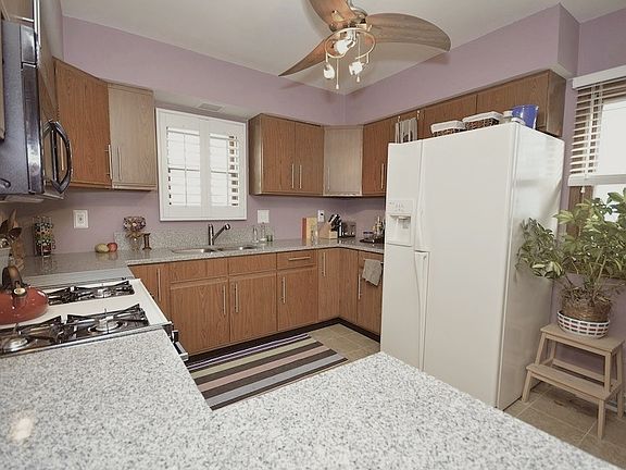 Spacious Sunny Kitchen