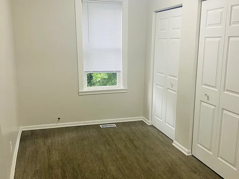 8742 S Buffalo Ave — Photo 3
