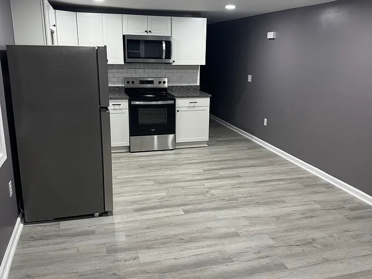 6370 University Pkwy #A — Photo 2
