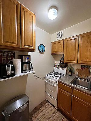 5th image of 220 E 29th St #4A26