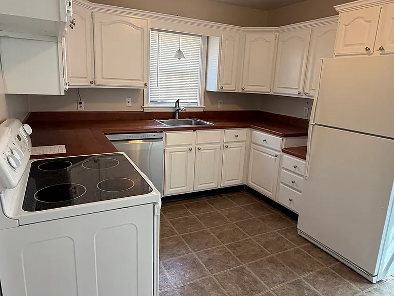 1114 Cooper Dr #1 — Photo 6