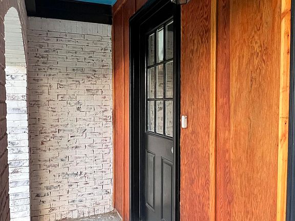 4th image of 2337 W Park Dr