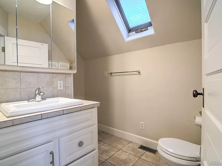 86 N Pearl St — Photo 17