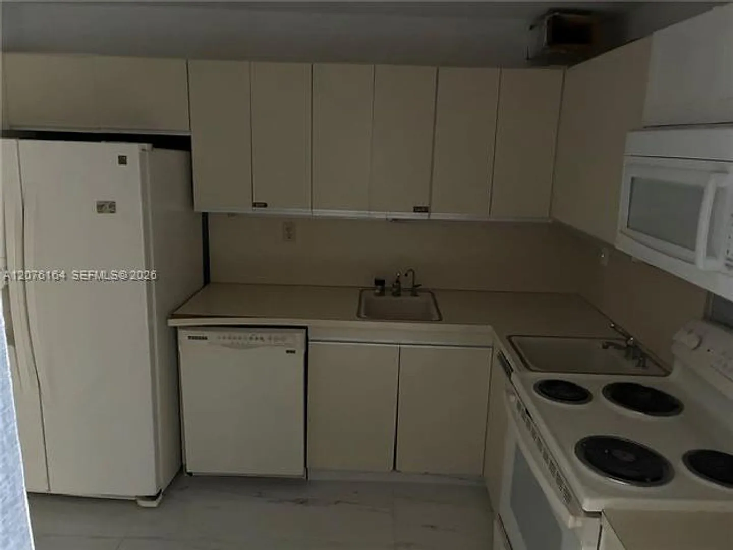 4301 Collins Ave cu-402, Miami Beach, FL 33140 — Photo 1