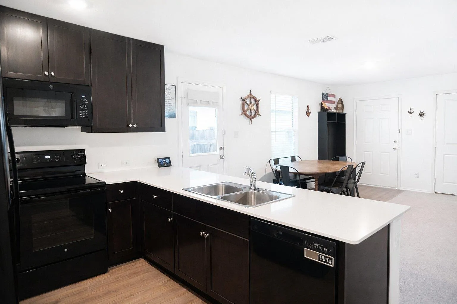 3 bed, 2.0 bath, 1300 sqft, $1,775 — Photo 4