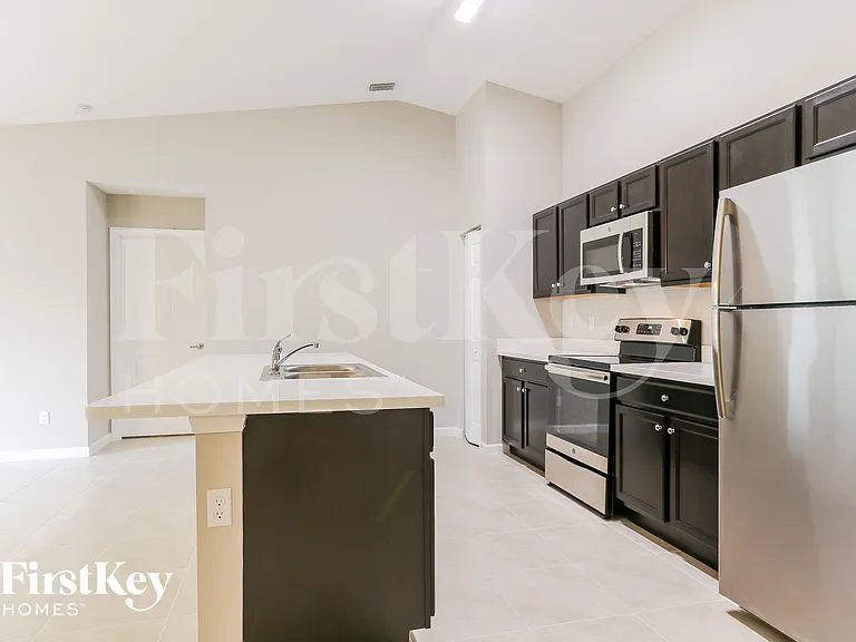 1062 SW Fenway Rd — Photo 6
