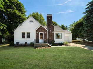 409 8th St, Manistee, MI 49660