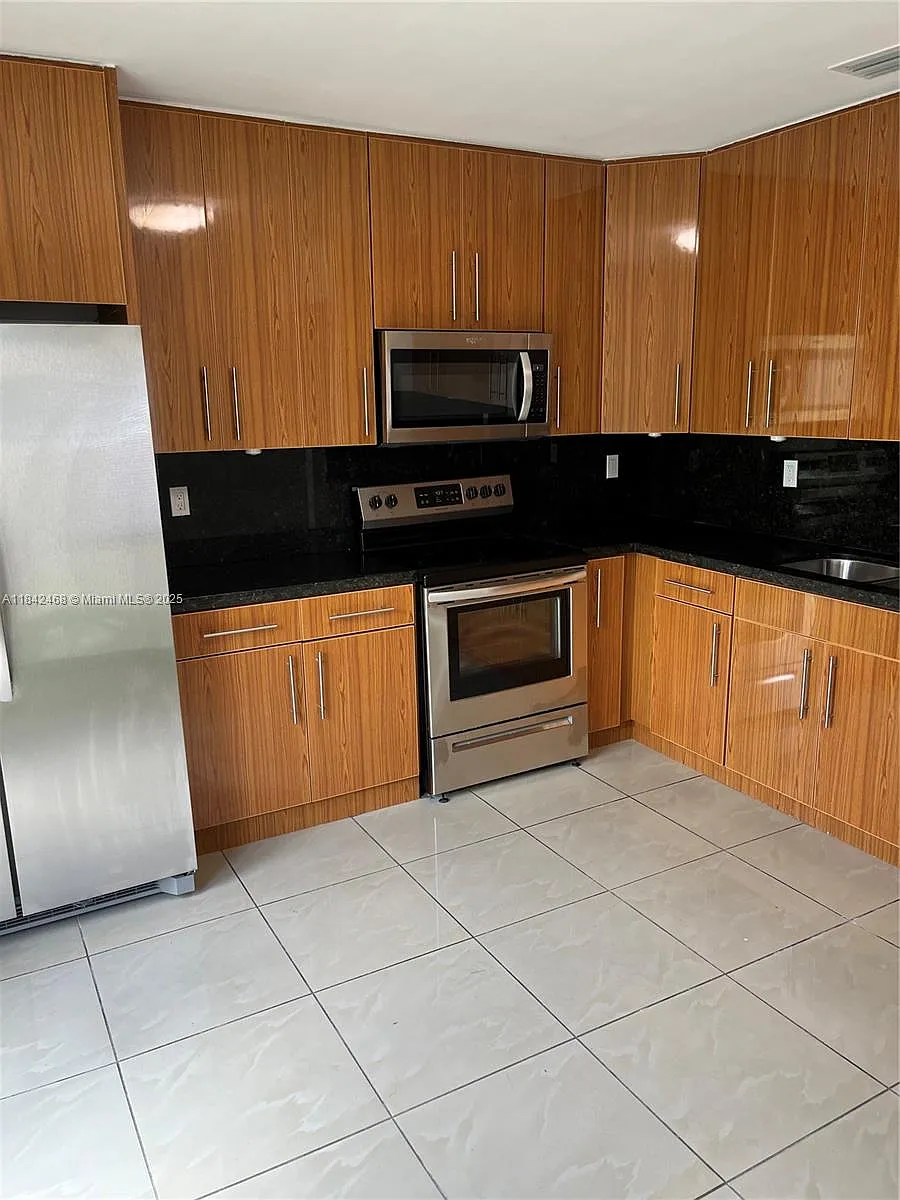 Photo 2 of 9 - 3194 SW 26th St #1 - Miami, FL Building Photo - 3194 SW 26th St #1