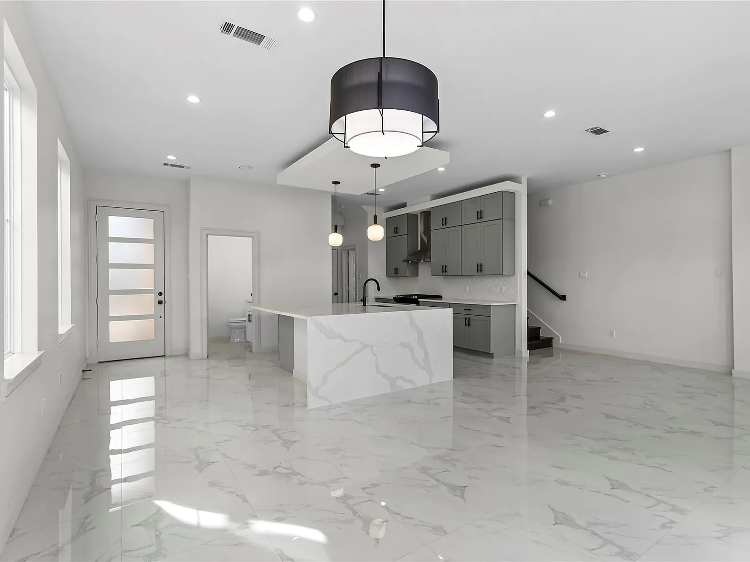 3 bed, 2.5 bath, 2181 sqft, $3,500 — Photo 2