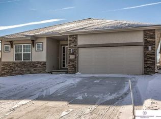 15463 Jaynes Cir, Omaha, NE 68116