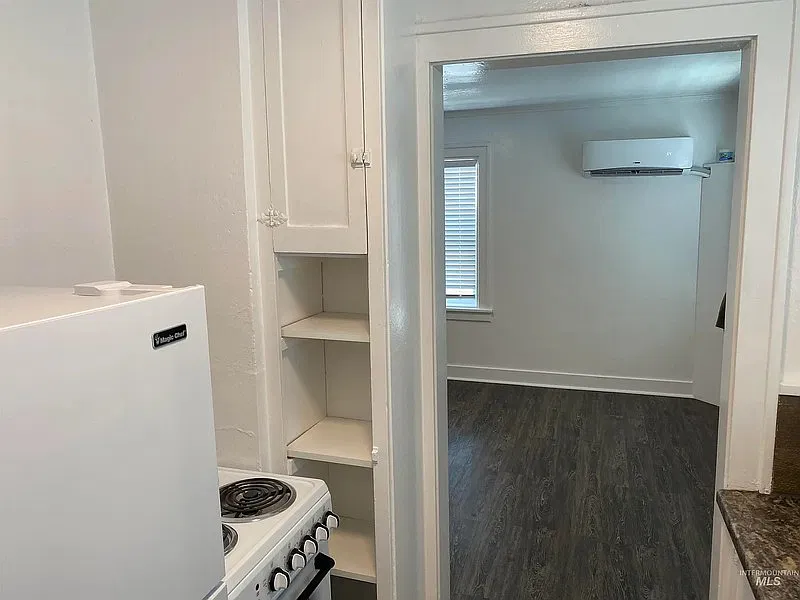 1 bed, 1.0 bath, 600 sqft, $1,300 — Photo 3