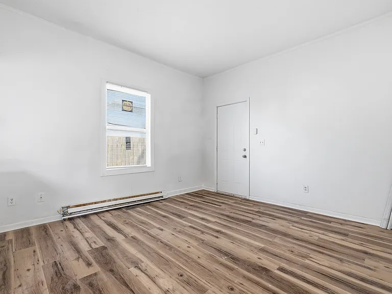 1010 W 2nd St #2 — Photo 2
