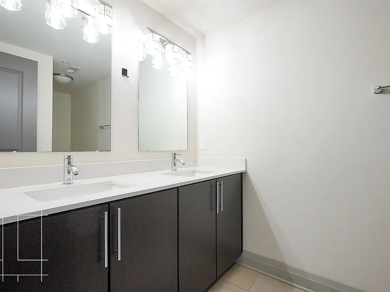 40 West — Photo 24