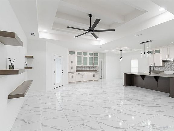 5th image of 1801 Foxtail St