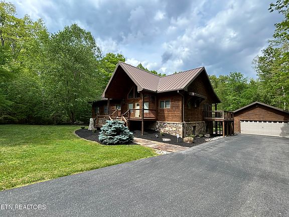 2nd image of 150 Red Oak Dr